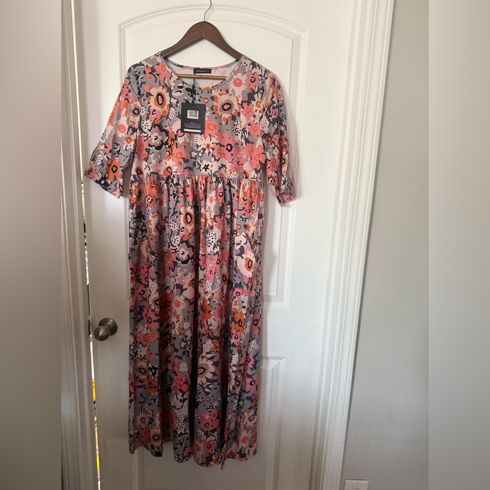 Justfashionnow Floral Maxi Dress in Pink and Orange NWT  Size M